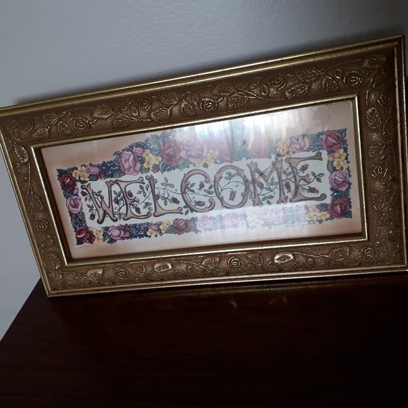 Welcome Sign in ornate frame with glass - Floral - Picture 1 of 3